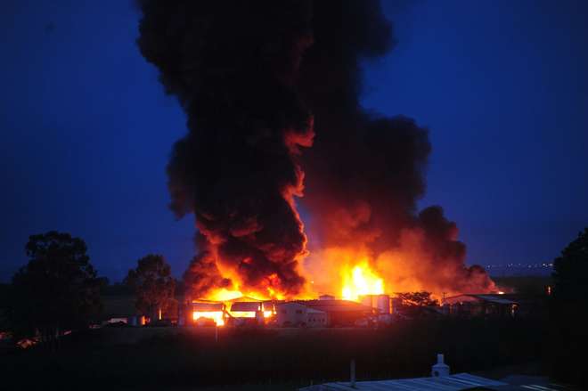 Incêndio em fábrica de solventes na cidade de Boituva