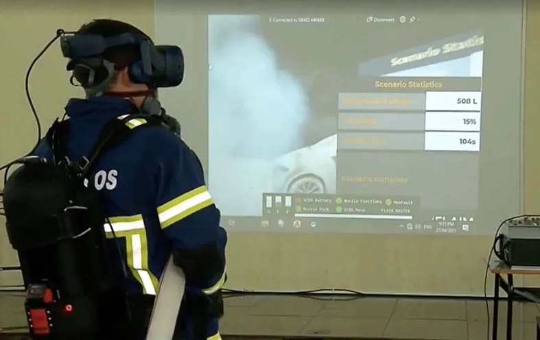 Bombeiro em treinamento no Paraná